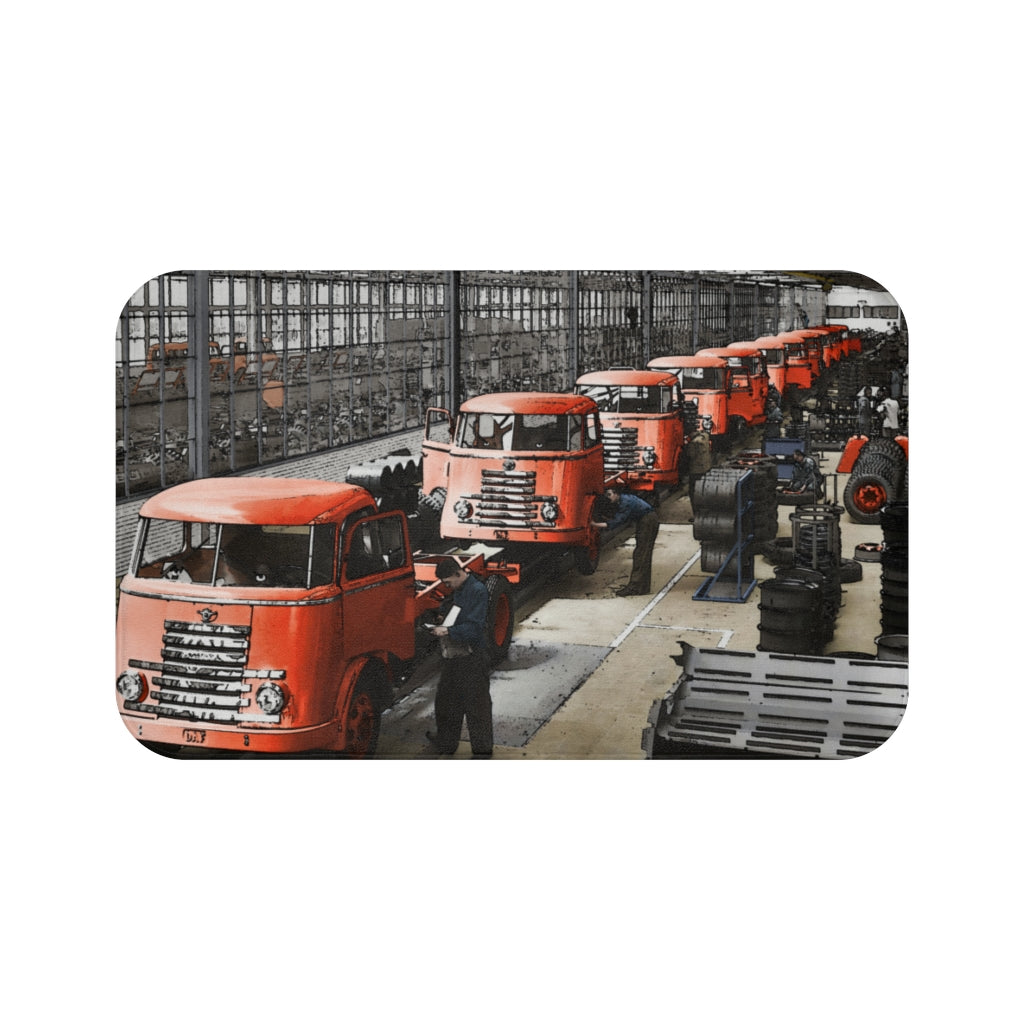 DAF Truck Factory Bath Mat | Red & Black